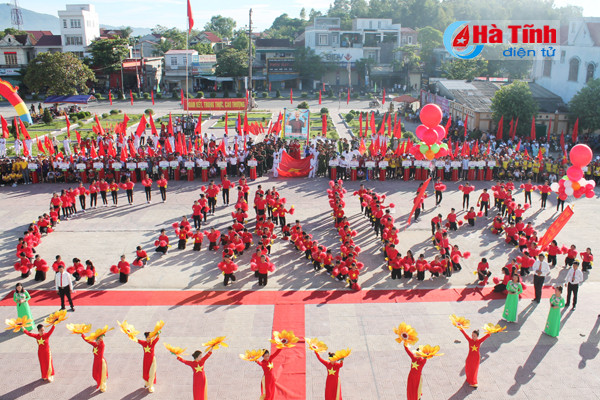 photo an tuong le khai mac dai hoi tdtt huyen can loc