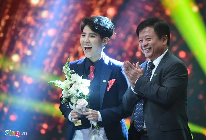 nghe si hoang dung va phim nguoi phan xu doat giai vtv awards