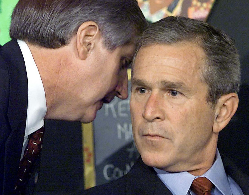 Khuôn mặt sững sờ của ông Bush. Ảnh: Getty. 11 9 2001 va khoanh khac thay doi nuoc my mai mai