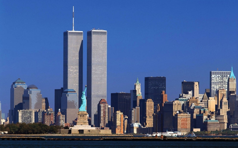 2 tòa tháp WTC nổi bật trên đường chân trời của New York. Ảnh: Getty. 11 9 2001 va khoanh khac thay doi nuoc my mai mai
