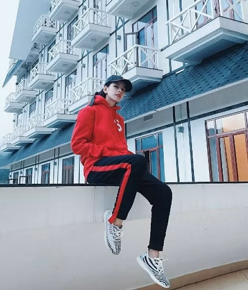 goi y dien trang phuc the thao dep va chat nhu sao viet