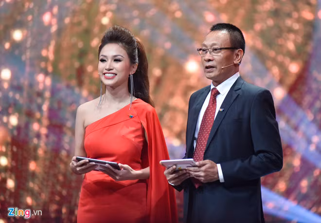 Nhà báo Lại Văn Sâm và MC Thanh Vân. nghe si hoang dung va phim nguoi phan xu doat giai vtv awards