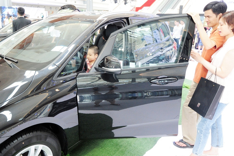 o to giam gia manh mua ngay hay tiep tuc cho