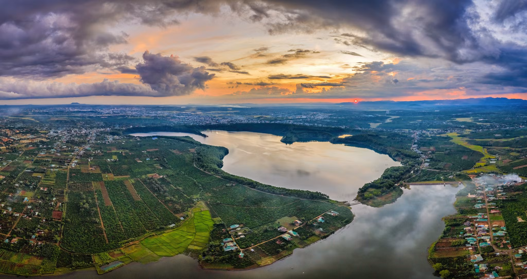 Vẻ đẹp Việt Nam qua ảnh 24 tỉnh, thành