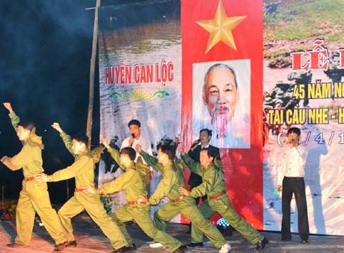 Kỷ niệm chiến thắng cầu Nhe (Vĩnh Lộc) - một trong những hoạt động nhằm giáo dục truyền thống lịch sử, văn hóa cho thế hệ trẻ.