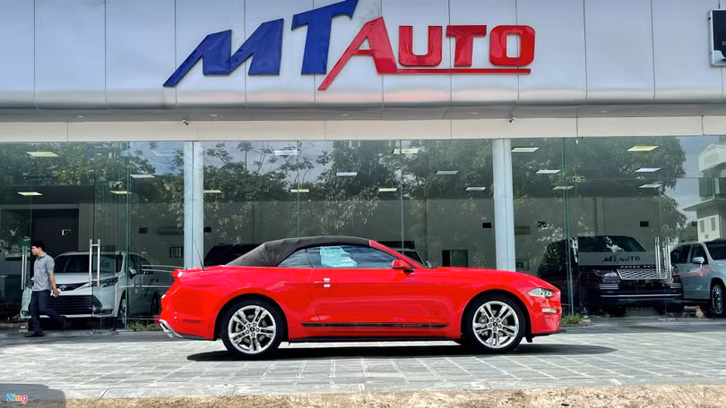 Chi tiết Ford Mustang 2021 phiên bản mui trần tại Việt Nam