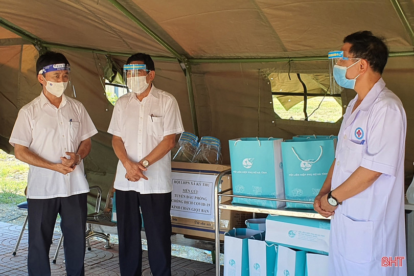 Phó Chủ tịch Thường trực HĐND tỉnh động viên lực lượng chống dịch ở Hương Sơn