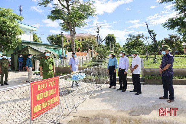 Chủ nhiệm Ủy ban kiểm tra Tỉnh ủy Hà Tĩnh động viên các lực lượng ở tuyến đầu chống dịch