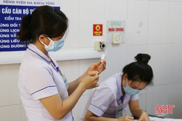 BVĐK Hà Tĩnh tiêm vắc-xin phòng Covid-19 đợt 2 cho 2.200 trường hợp