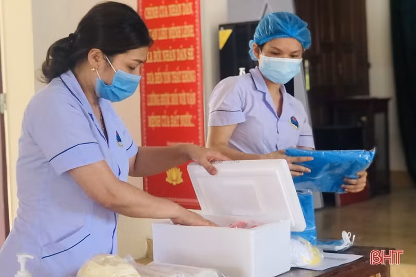 Người dân Hà Tĩnh đồng loạt đi xét nghiệm Covid-19 mở rộng từ nguồn xã hội hóa của doanh nghiệp