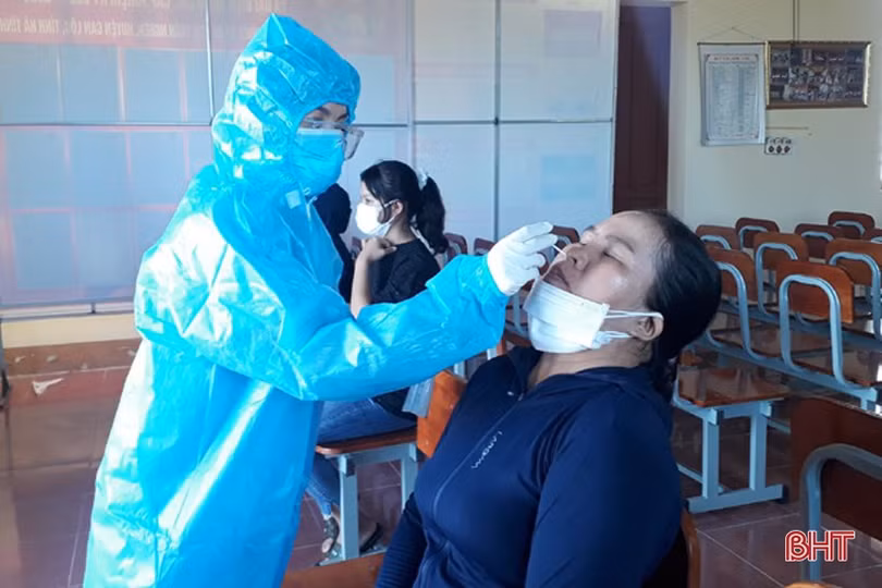 Người dân Hà Tĩnh đồng loạt đi xét nghiệm Covid-19 mở rộng từ nguồn xã hội hóa của doanh nghiệp