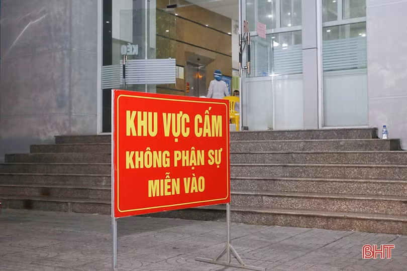 Xuyên đêm xét nghiệm “gói 150 ngàn mẫu cộng đồng” ở CDC Hà Tĩnh