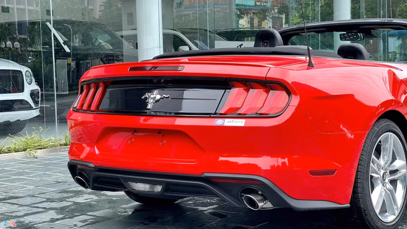 Chi tiết Ford Mustang 2021 phiên bản mui trần tại Việt Nam