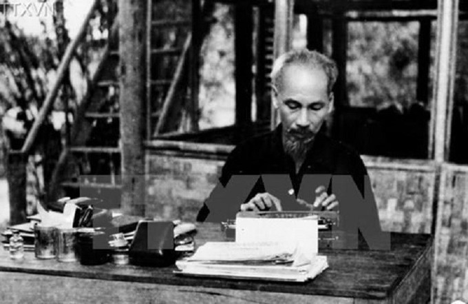 Chủ tịch Hồ Chí Minh. (Ảnh tư liệu TTXVN) Chủ tịch Hồ Chí Minh với việc xây dựng nền báo chí cách mạng Việt Nam