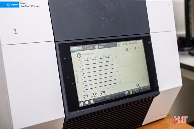 Xuyên đêm xét nghiệm “gói 150 ngàn mẫu cộng đồng” ở CDC Hà Tĩnh