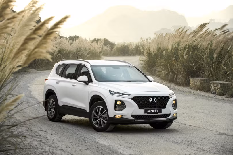 Hyundai Santa Fe thế hệ trước đang được giảm giá lên tới trăm triệu đồng