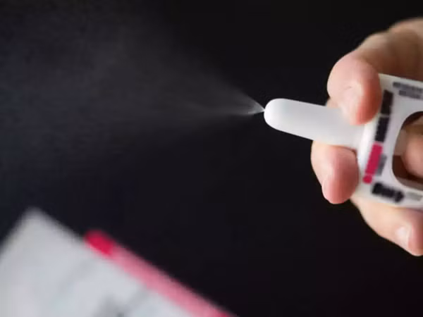 Nga thử nghiệm vaccine Covid-19 dạng xịt mũi với trẻ em