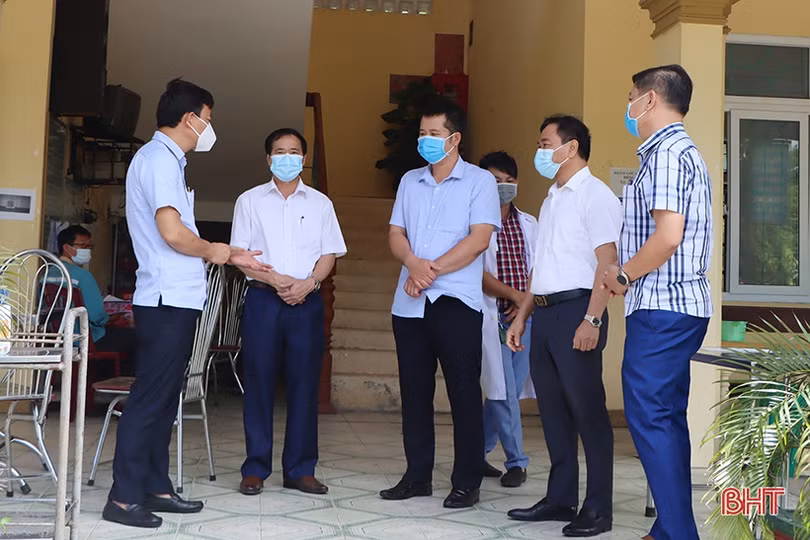 Lập chốt kiểm soát cửa ngõ ra vào Cẩm Xuyên để phòng dịch Covid-19