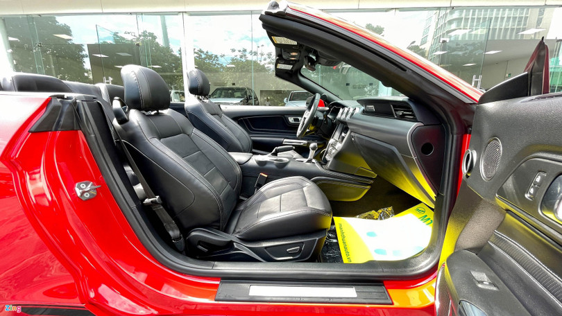 Chi tiết Ford Mustang 2021 phiên bản mui trần tại Việt Nam