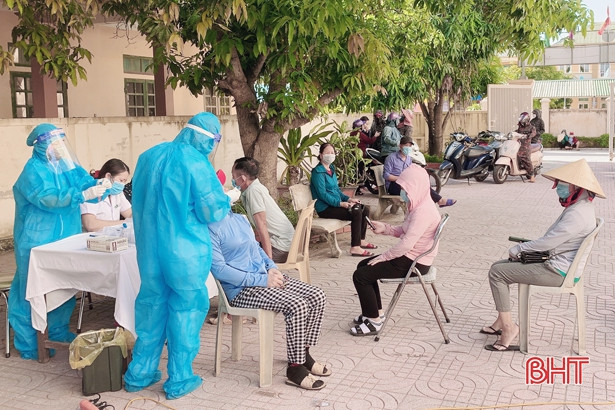Hoàn thành lấy 150 ngàn mẫu trong sáng nay, Hà Tĩnh tập trung đẩy nhanh tốc độ xét nghiệm