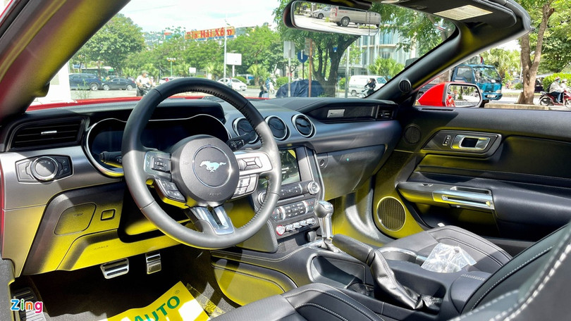 Chi tiết Ford Mustang 2021 phiên bản mui trần tại Việt Nam