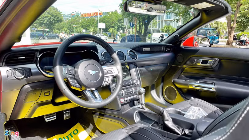 Chi tiết Ford Mustang 2021 phiên bản mui trần tại Việt Nam