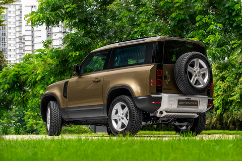 Land Rover Defender 90 mới ra mắt tại Việt Nam, giá từ 3,935 tỷ