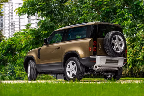 Land Rover Defender 90 mới ra mắt tại Việt Nam, giá từ 3,935 tỷ