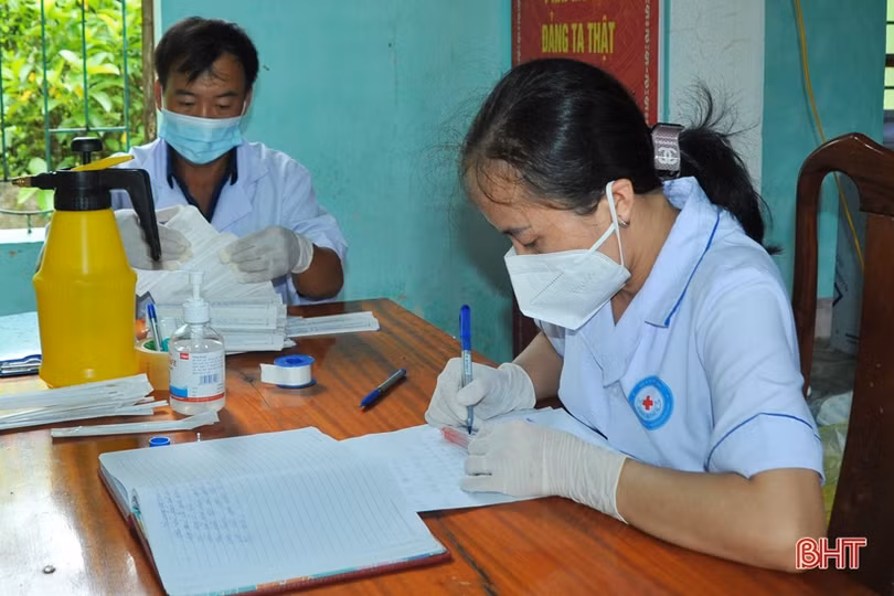 Người dân Hà Tĩnh đồng loạt đi xét nghiệm Covid-19 mở rộng từ nguồn xã hội hóa của doanh nghiệp