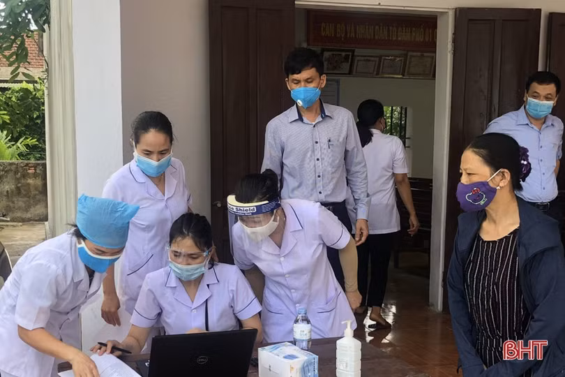 Người dân Hà Tĩnh đồng loạt đi xét nghiệm Covid-19 mở rộng từ nguồn xã hội hóa của doanh nghiệp