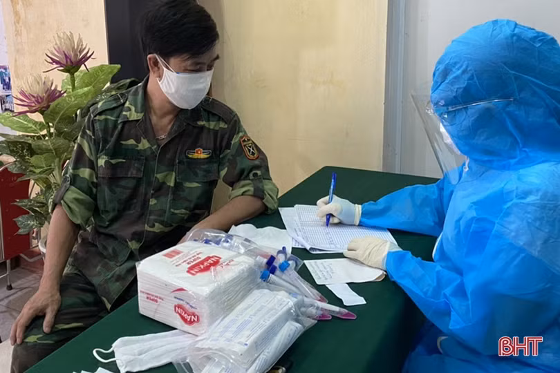 Người dân Hà Tĩnh đồng loạt đi xét nghiệm Covid-19 mở rộng từ nguồn xã hội hóa của doanh nghiệp