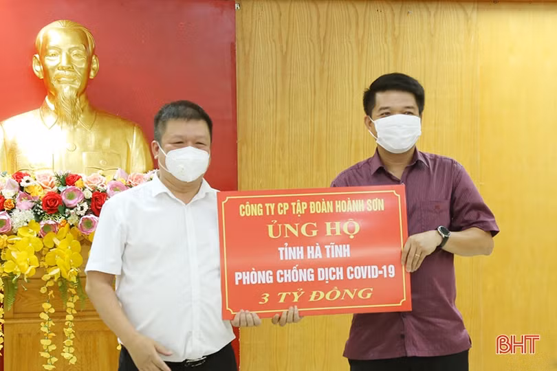 Doanh nghiệp Hà Tĩnh chung sức ủng hộ nguồn lực phòng chống dịch bệnh