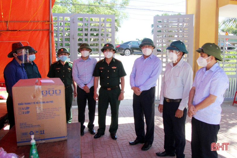 Phó Chủ tịch Thường trực HĐND tỉnh động viên lực lượng chống dịch ở Hương Sơn