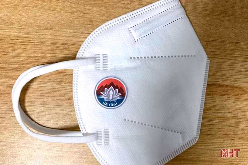 Trao tặng 8.000 khẩu trang N95 tiếp sức cùng tuyến đầu Hà Tĩnh chống dịch