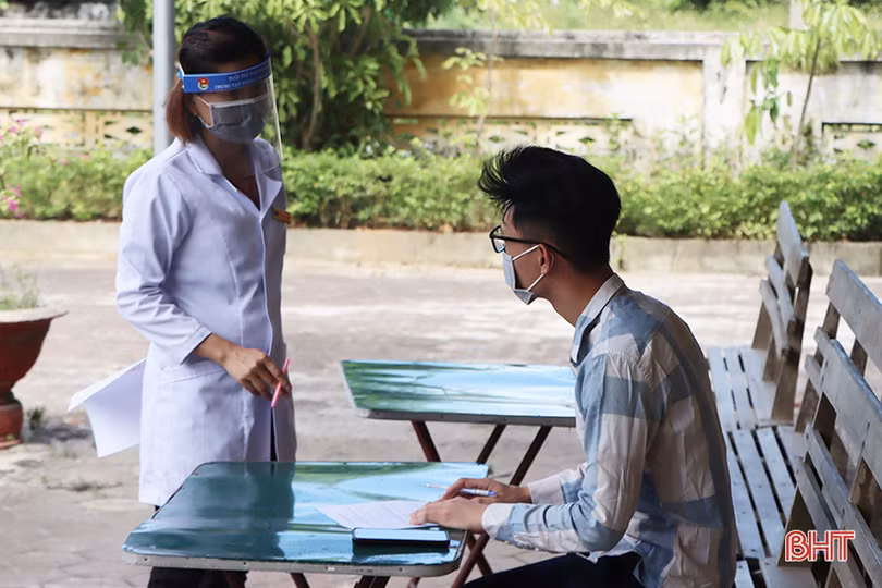 Lập chốt kiểm soát cửa ngõ ra vào Cẩm Xuyên để phòng dịch Covid-19