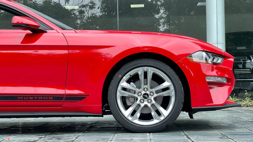 Chi tiết Ford Mustang 2021 phiên bản mui trần tại Việt Nam