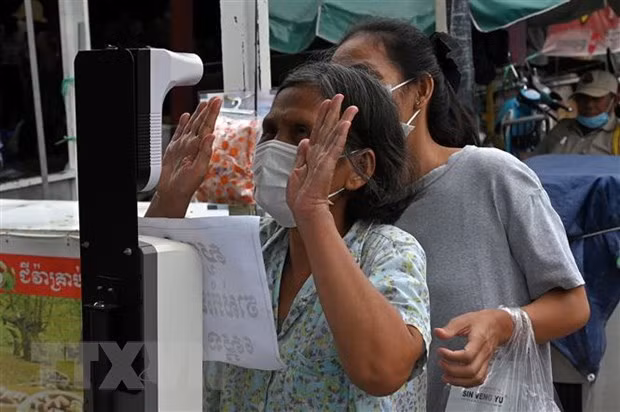 Lào gia hạn phong tỏa, Campuchia có số ca tử vong theo ngày cao nhất
