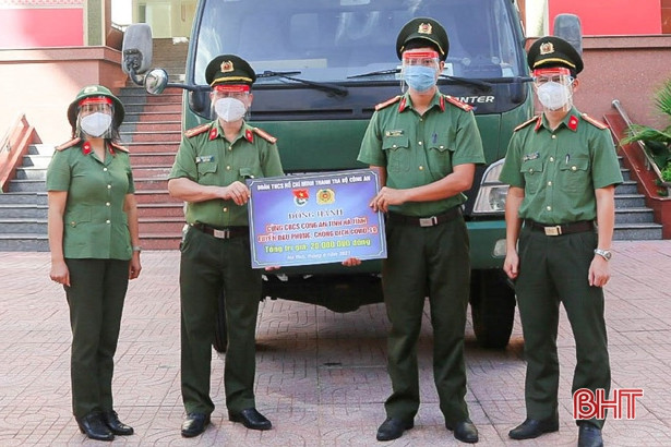Đồng hành cùng chiến sĩ Công an Hà Tĩnh nơi tuyến đầu chống dịch