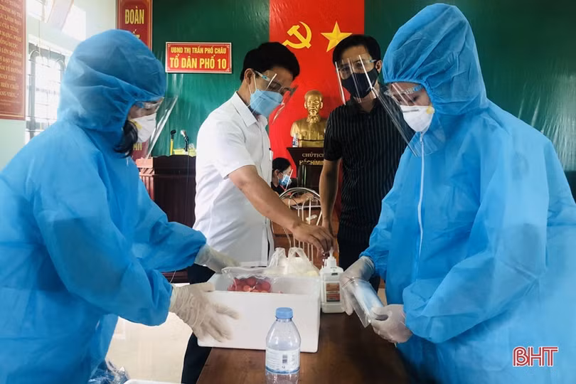 Người dân Hà Tĩnh đồng loạt đi xét nghiệm Covid-19 mở rộng từ nguồn xã hội hóa của doanh nghiệp