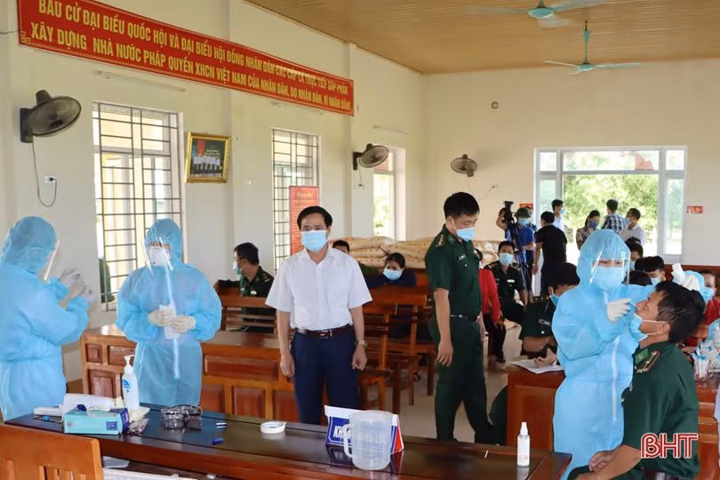 Người dân Hà Tĩnh đồng loạt đi xét nghiệm Covid-19 mở rộng từ nguồn xã hội hóa của doanh nghiệp