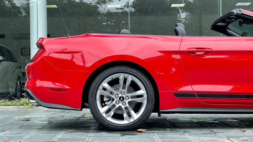 Chi tiết Ford Mustang 2021 phiên bản mui trần tại Việt Nam