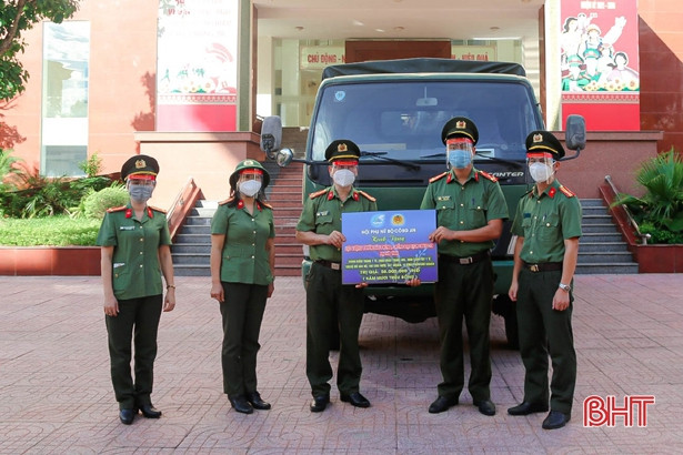 Đồng hành cùng chiến sĩ Công an Hà Tĩnh nơi tuyến đầu chống dịch