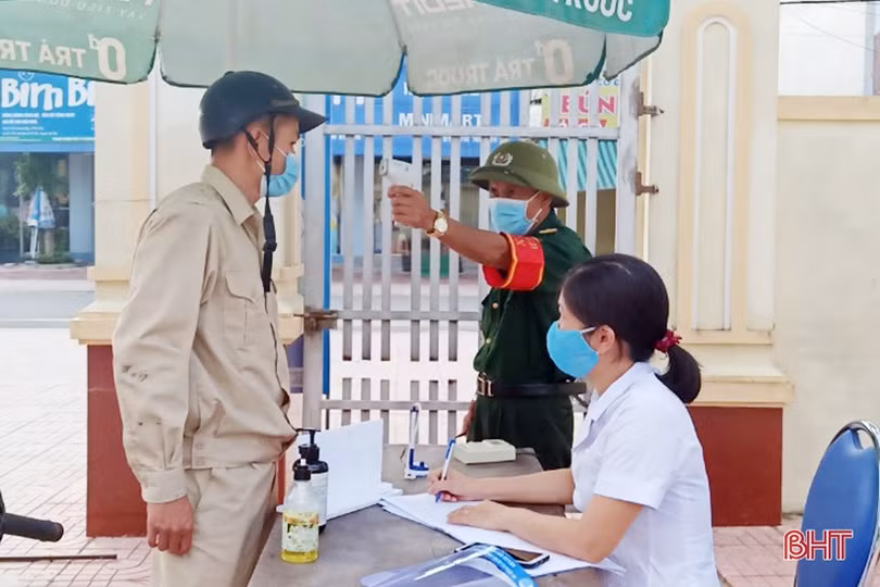 Người dân Hà Tĩnh đồng loạt đi xét nghiệm Covid-19 mở rộng từ nguồn xã hội hóa của doanh nghiệp