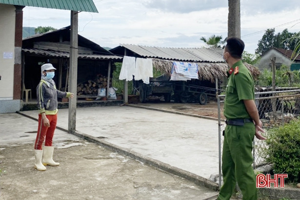 Được tuyên truyền tận nhà, người dân Vũ Quang tích cực tham gia test nhanh SARS-CoV-2 ảnh 3 Được tuyên truyền tận nhà, người dân Vũ Quang tích cực tham gia test nhanh SARS-CoV-2