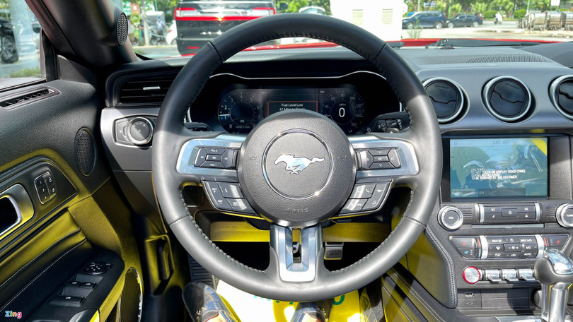 Chi tiết Ford Mustang 2021 phiên bản mui trần tại Việt Nam