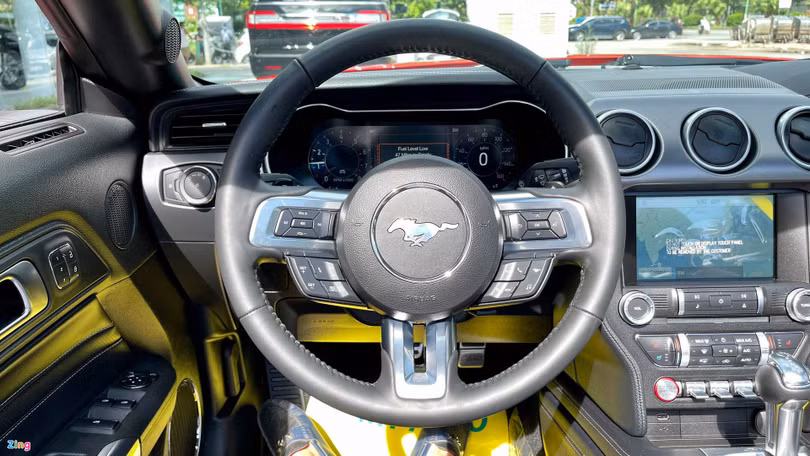 Chi tiết Ford Mustang 2021 phiên bản mui trần tại Việt Nam