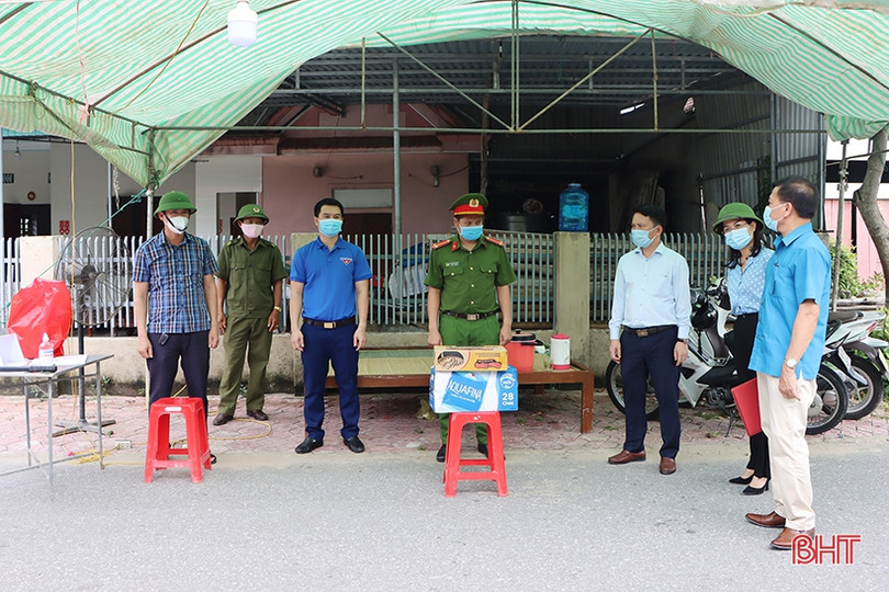 6 chốt gác Covid-19 ở Cẩm Xuyên tập trung cao, không để dịch xâm nhập