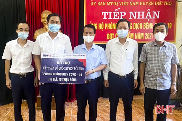 Đức Thọ tiếp nhận gần 900 triệu đồng ủng hộ phòng, chống dịch Covid-19