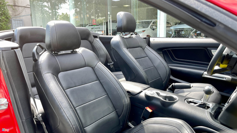 Chi tiết Ford Mustang 2021 phiên bản mui trần tại Việt Nam