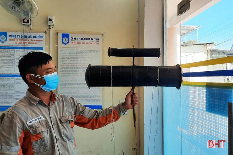 Hương Sơn: “Điệp khúc” mất điện vì nạn thả diều